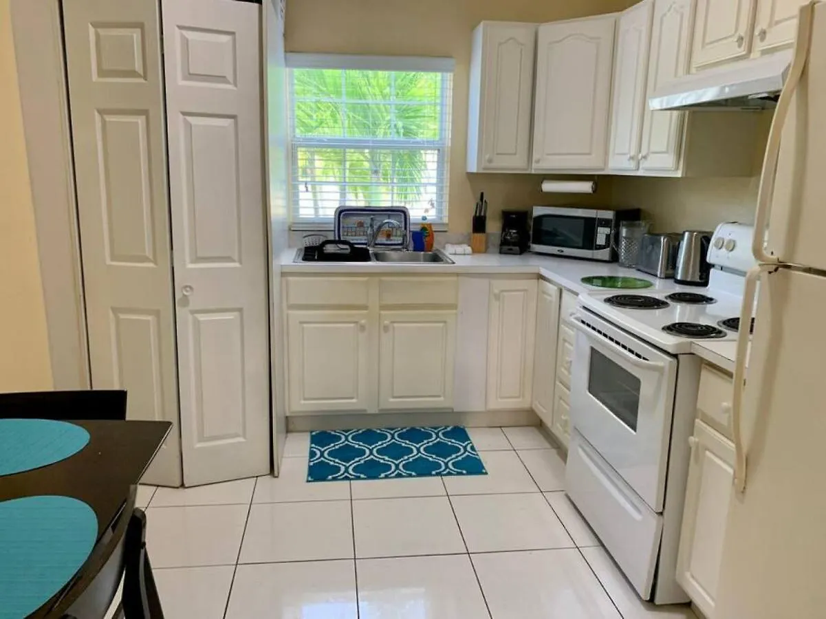 Appartamento Suite 2, Blue Pavilion - Steps To Beach - Car, Value, Service West Bay Isole Cayman