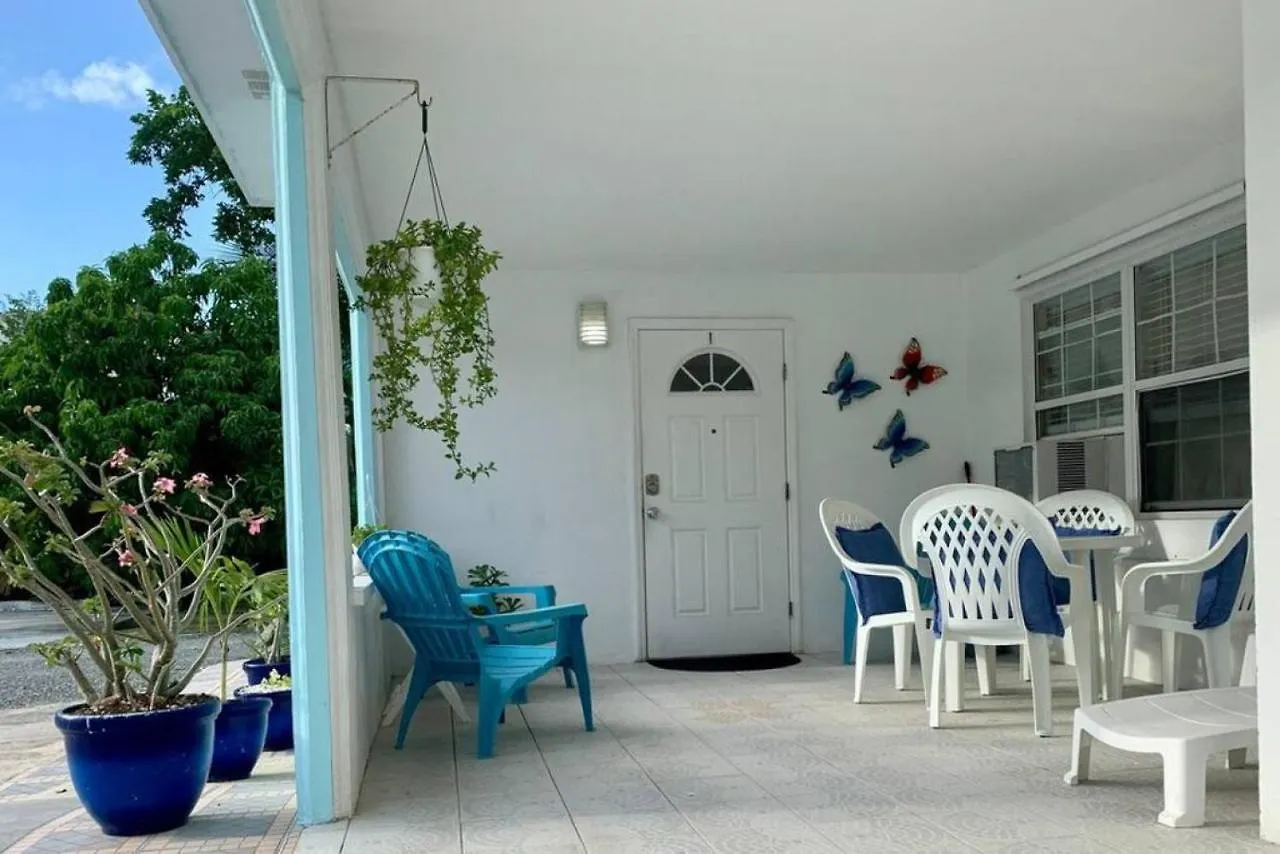 Suite 2, Blue Pavilion - Steps To Beach - Car, Value, Service West Bay Apartman