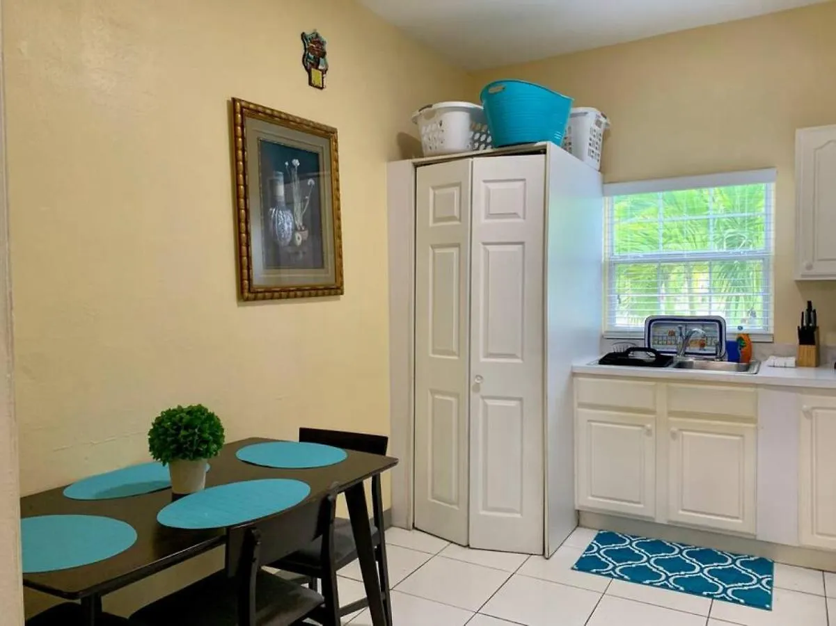 Suite 2, Blue Pavilion - Steps To Beach - Car, Value, Service West Bay Kajmán-szigetek